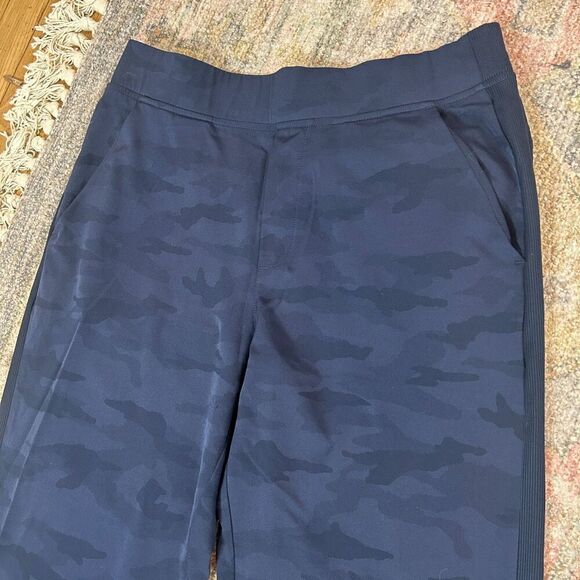 Athleta Brooklyn Heights Navy Blue Camo Jogger Pants Size 12 - Picture 6 of 9